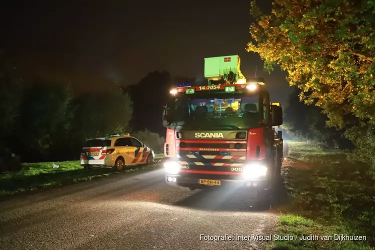 Drie personen naar ziekenhuis na brand Muiderberg