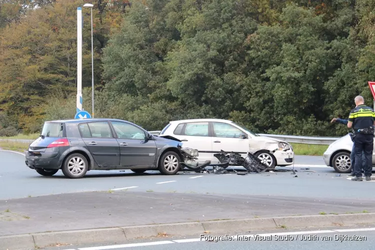 Ongeval met meerdere auto&#39;s in Bussum